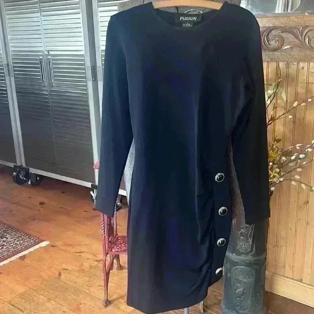 Vintage Fushion women’s black medium dress.